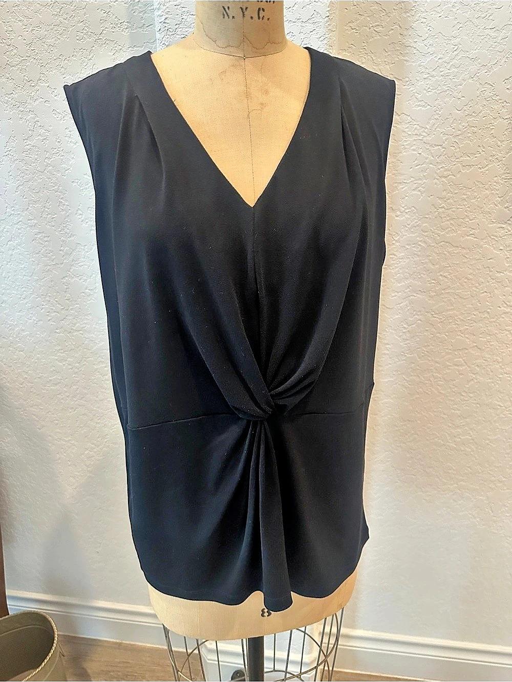 Alfani Sleeveless Knot Front Blouse in Black XL Like New